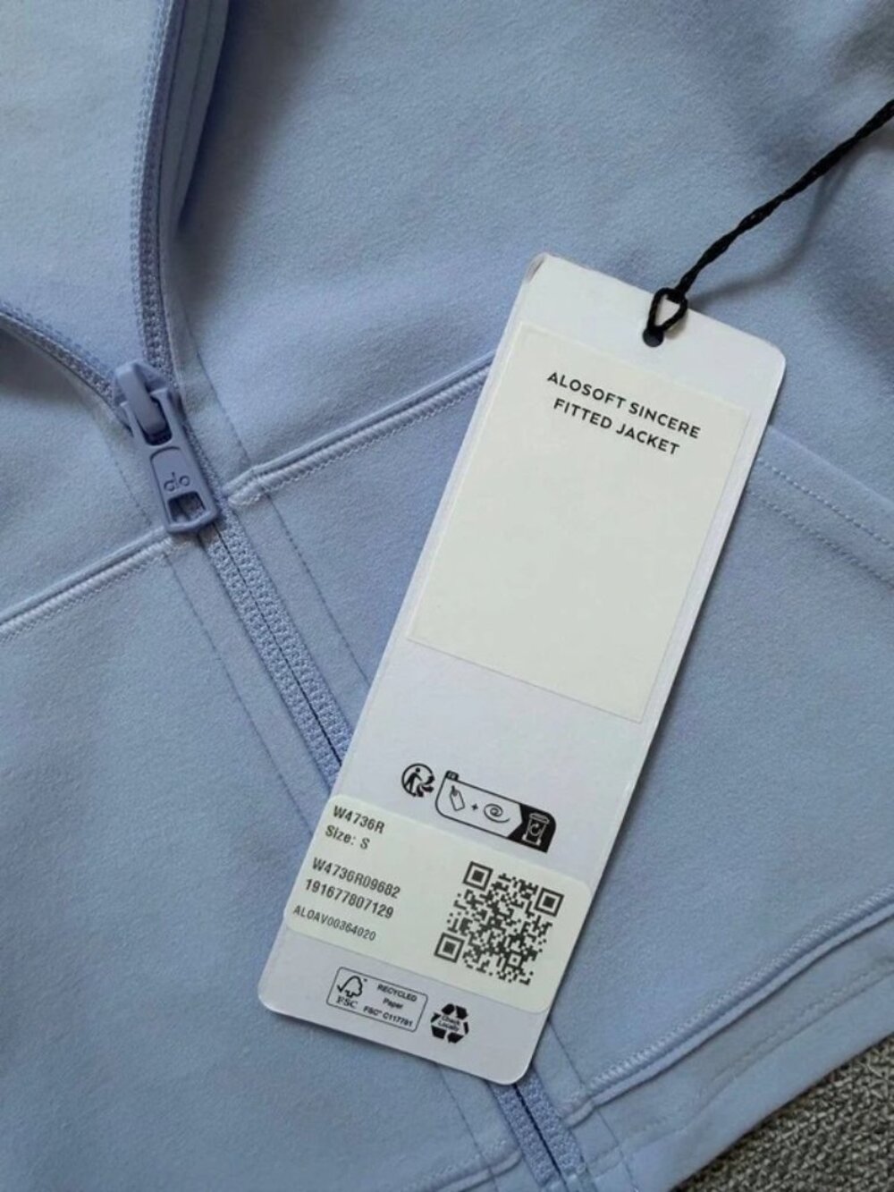 Alo Yoga Alosoft Sincere Fitted Jacket and Alosoft Sincere Micro Short, size S - Picture 8 of 10
